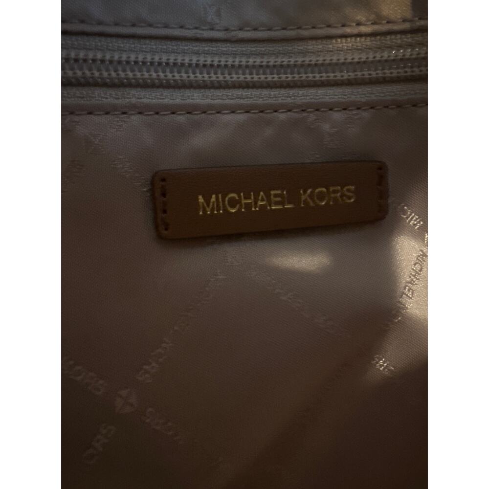 Michael Kors Jet Set Travel - Picture 8 of 8